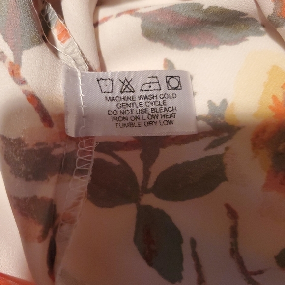 Violet & Claire Sleeveless Beige Floral Ruffled Collar‎ Sz. M Blouse Tunic - Picture 11 of 11